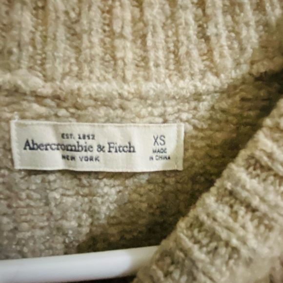 Abercrombie & fitch sweater. Size Small - Picture 5 of 6